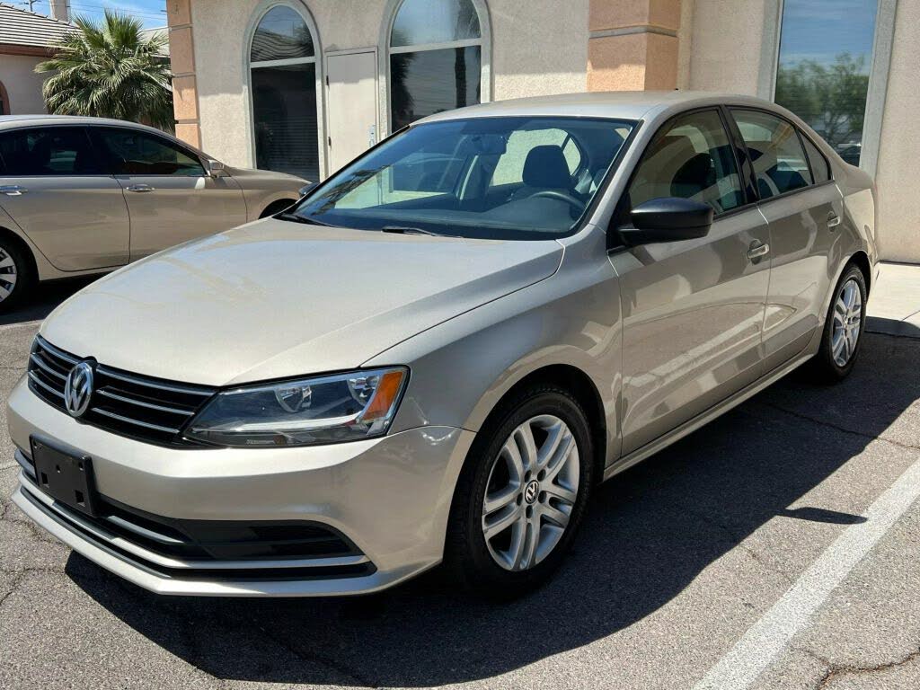 
								Volkswagen Jetta S full									