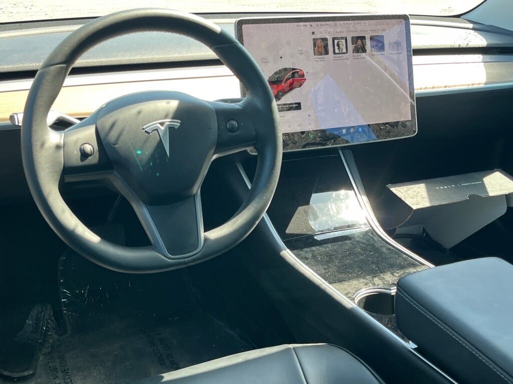 
								Tesla Model 3 Long Range AWD full									