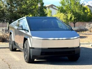 Tesla Cybertruck Crew Cab AWD