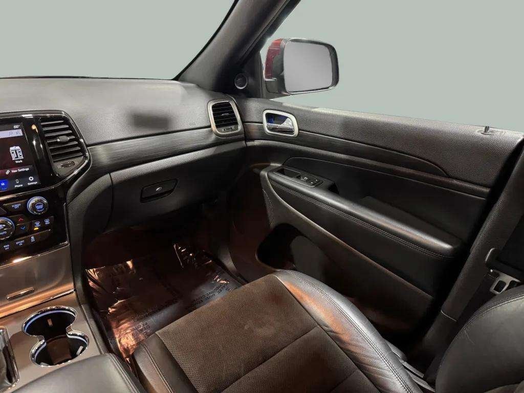
								Jeep Grand Cherokee Altitude 4WD full									
