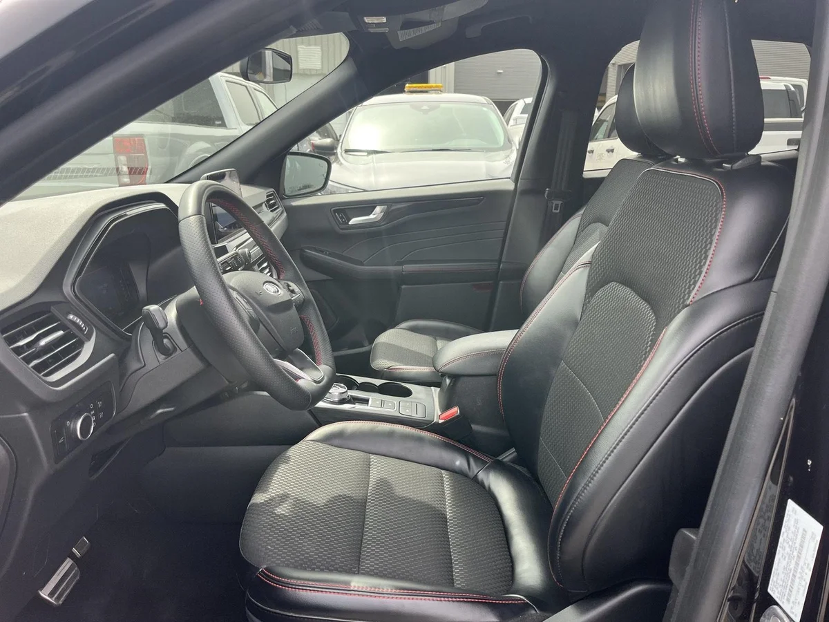 
								2023 Ford Escape full									