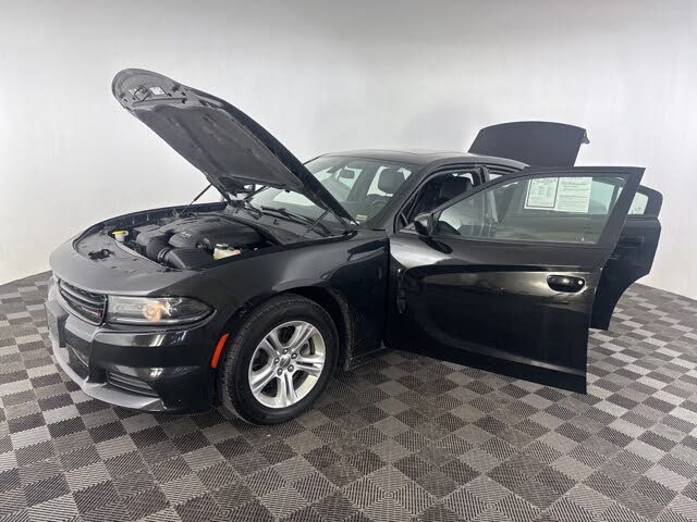 
								2022 Dodge Charger SXT RWD full									