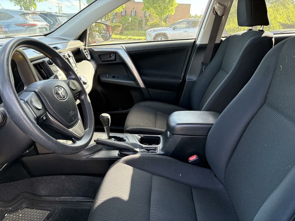 
								2016 Toyota RAV4 LE AWD full									