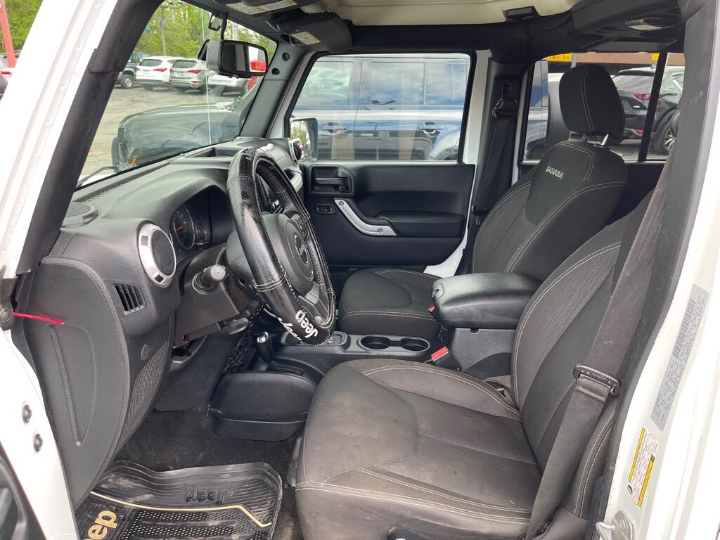 
								2016 Jeep Wrangler Unlimited Sahara 4WD full									