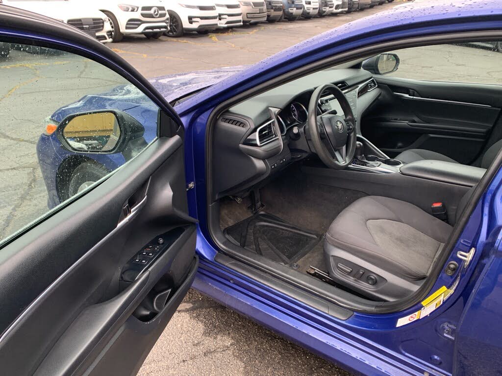 
								2018 Toyota Camry L full									