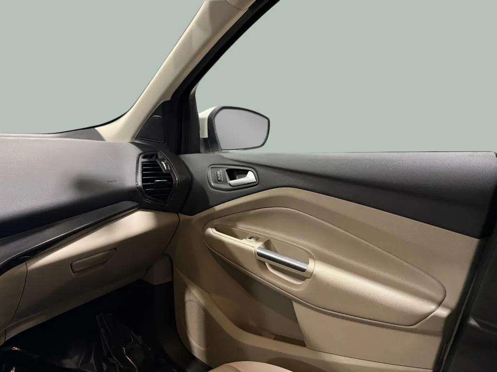 
								Ford Escape Titanium full									