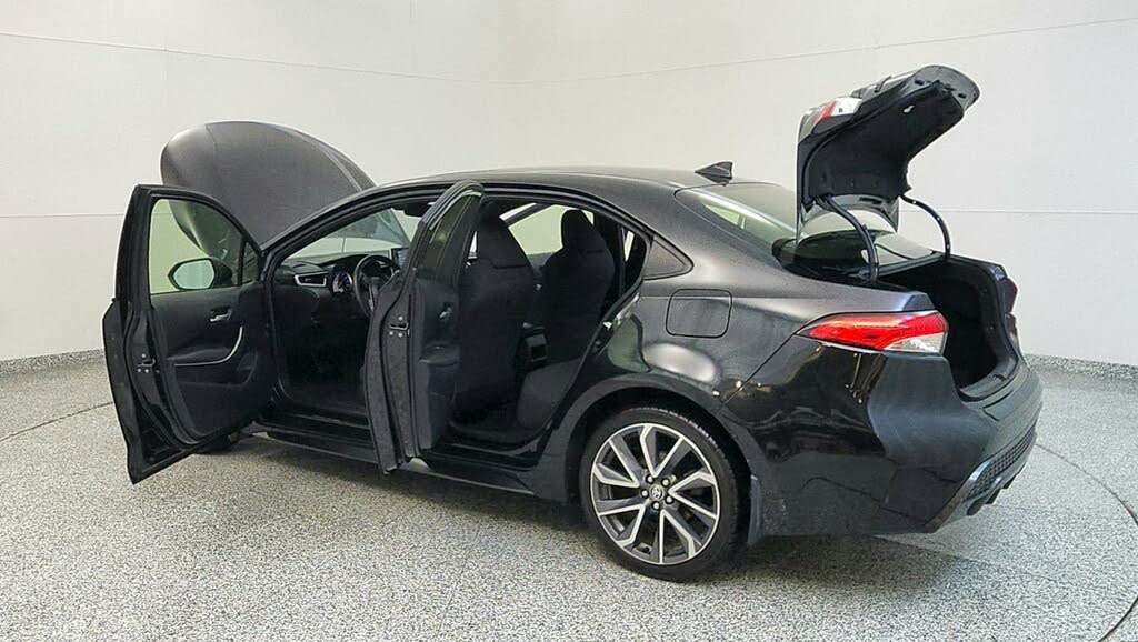 
								Toyota Corolla SE FWD full									