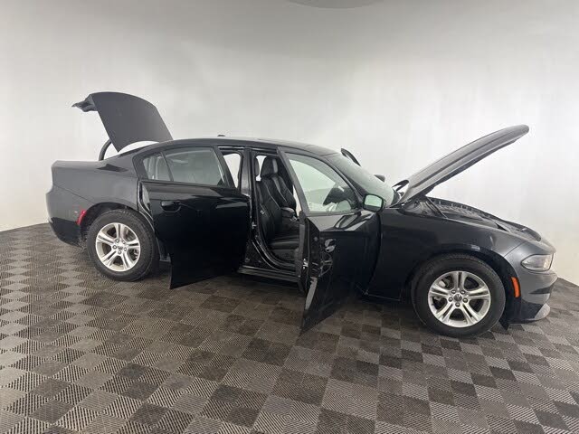 
								2022 Dodge Charger SXT RWD full									