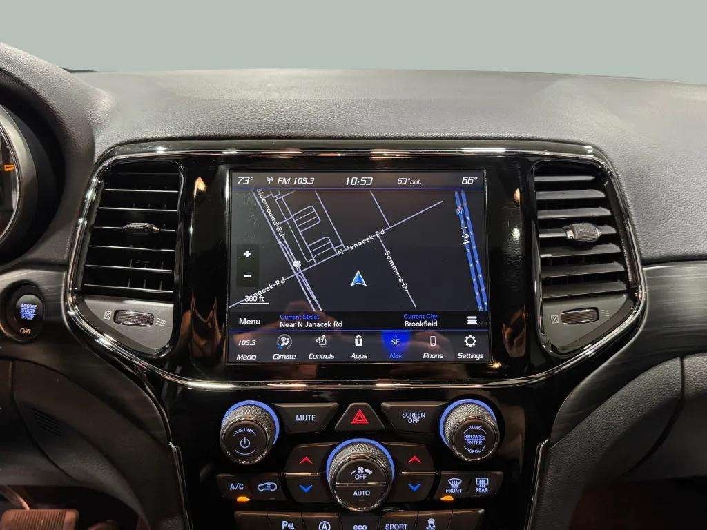 
								Jeep Grand Cherokee Altitude 4WD full									