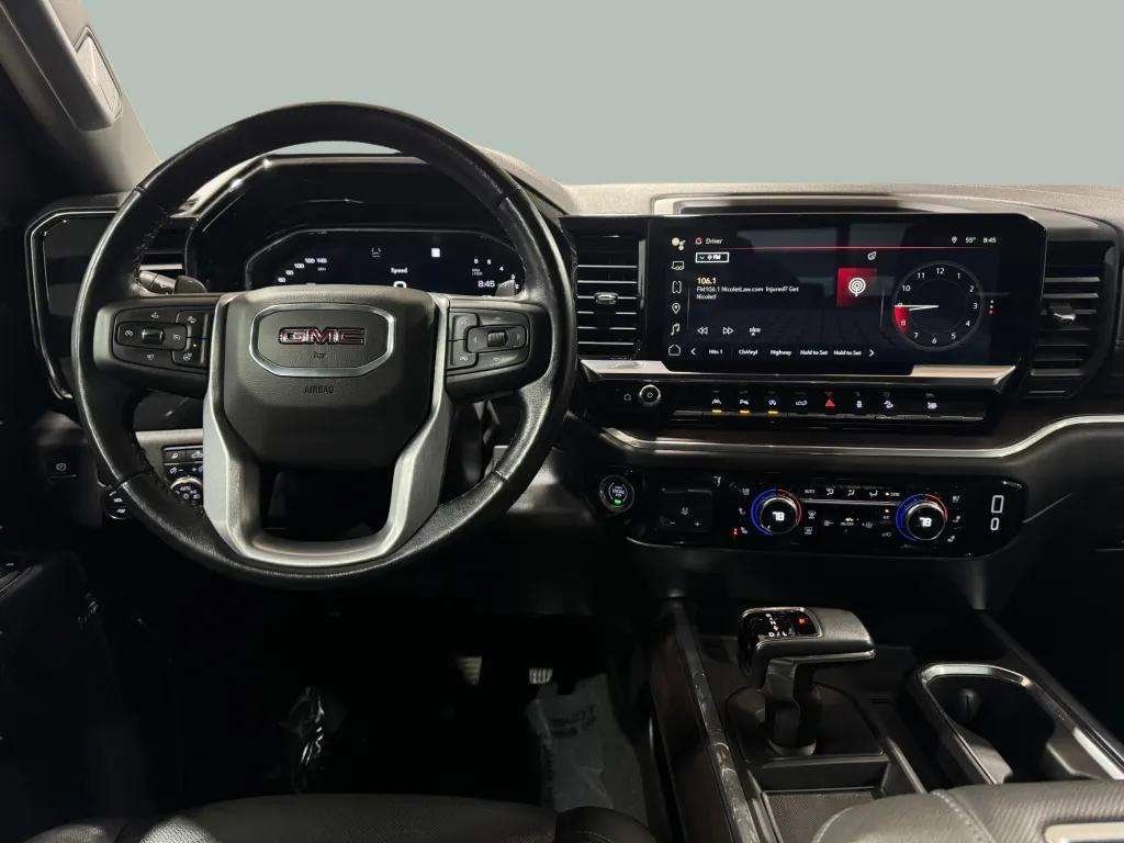 
								GMC Sierra 1500 SLT Four Wheel Drive Crew Cab full									