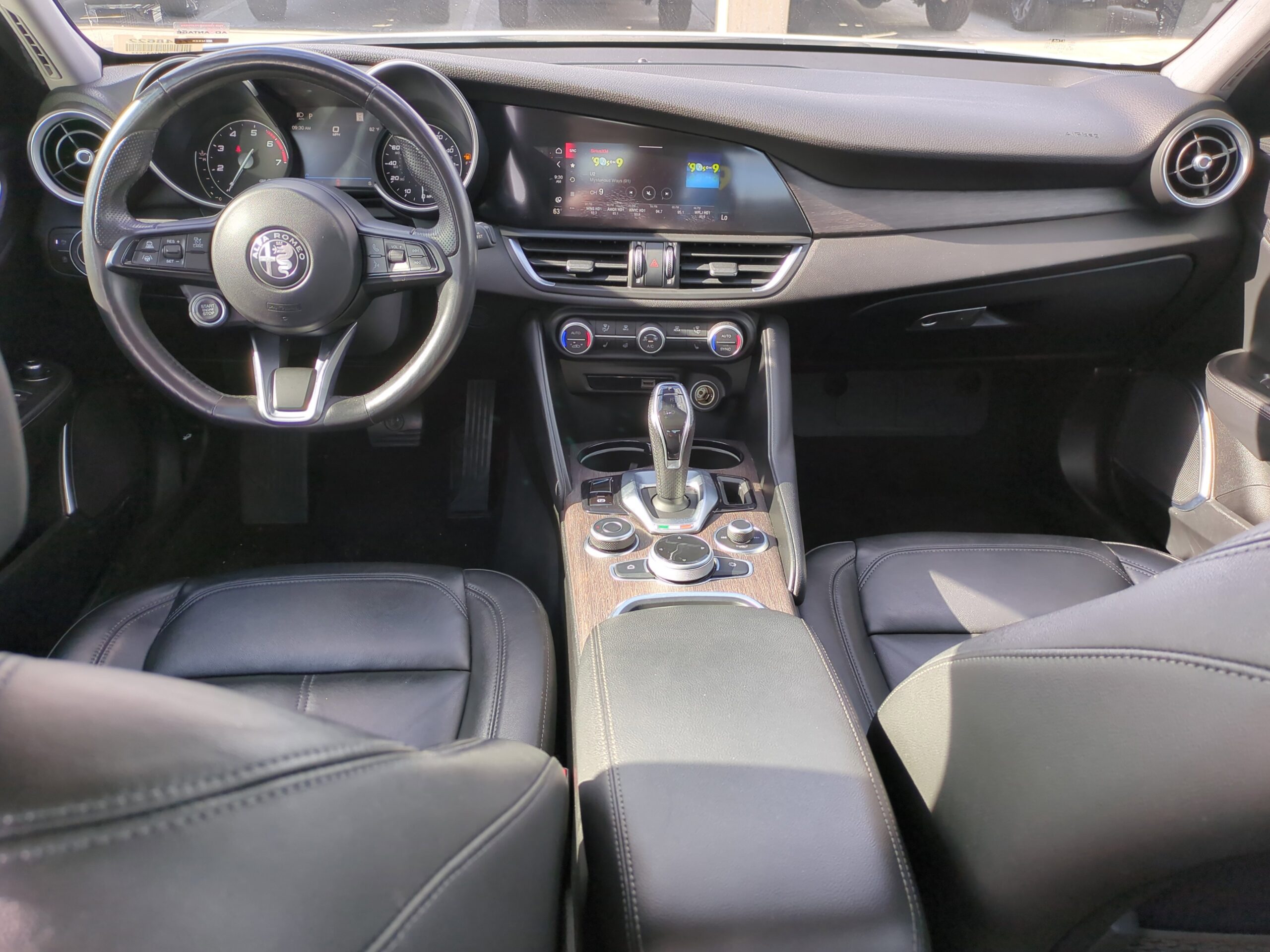 
								2021 Alfa Romeo Giulia Ti AWD full									