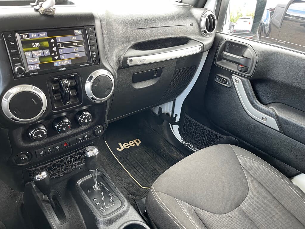 
								2016 Jeep Wrangler Unlimited Sahara 4WD full									