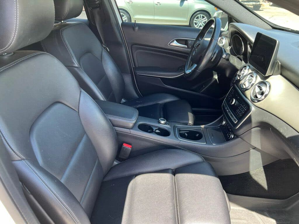 
								Mercedes-Benz GLA 250 4MATIC full									