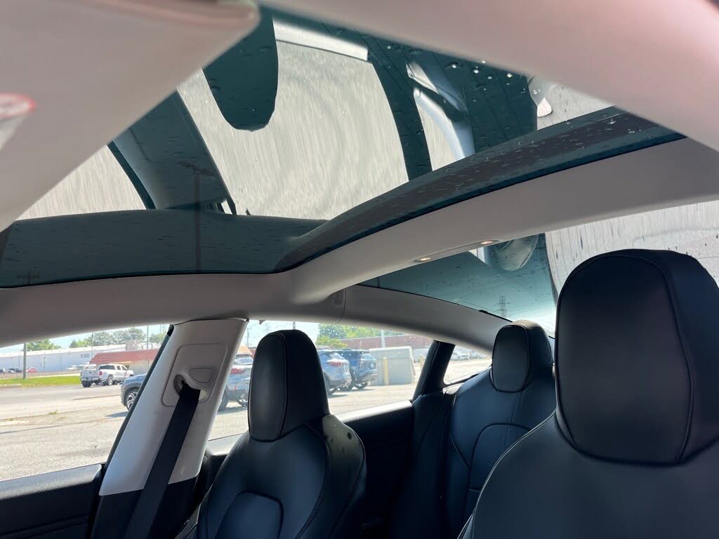 
								Tesla Model 3 Long Range AWD full									