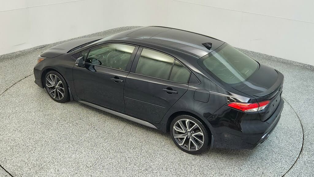 
								Toyota Corolla SE FWD full									