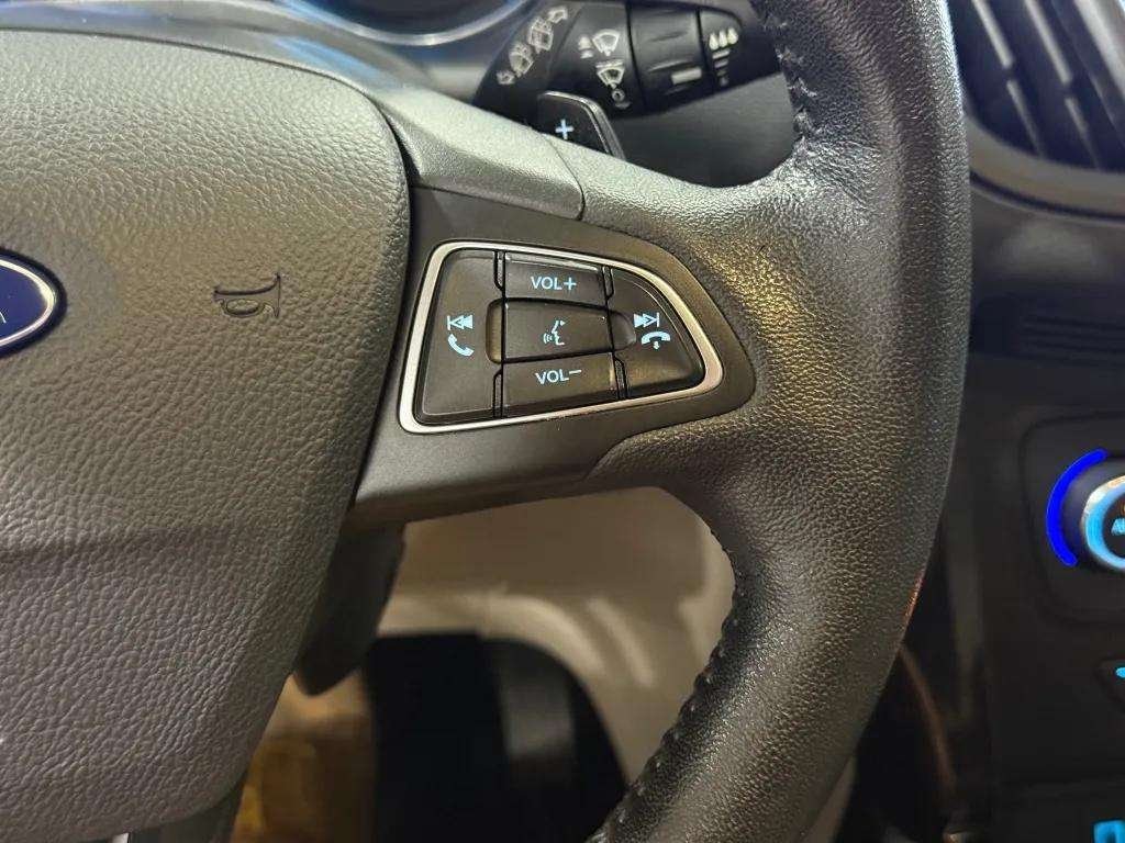 
								Ford Escape Titanium full									