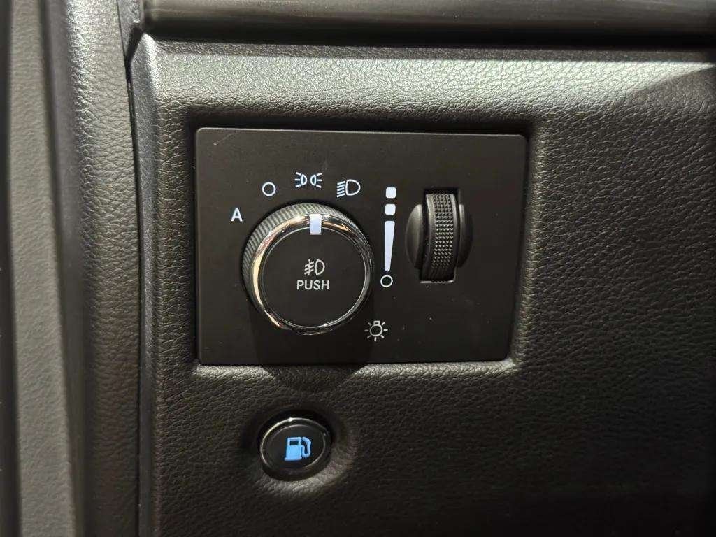 
								Jeep Grand Cherokee Altitude 4WD full									