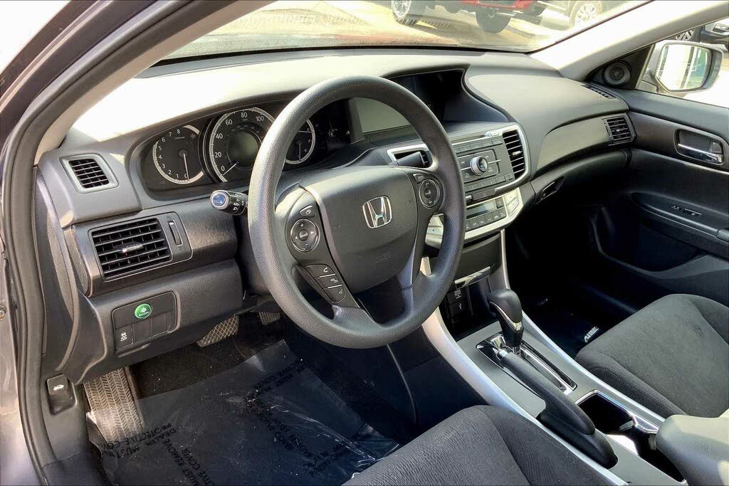
								Honda Accord EX full									