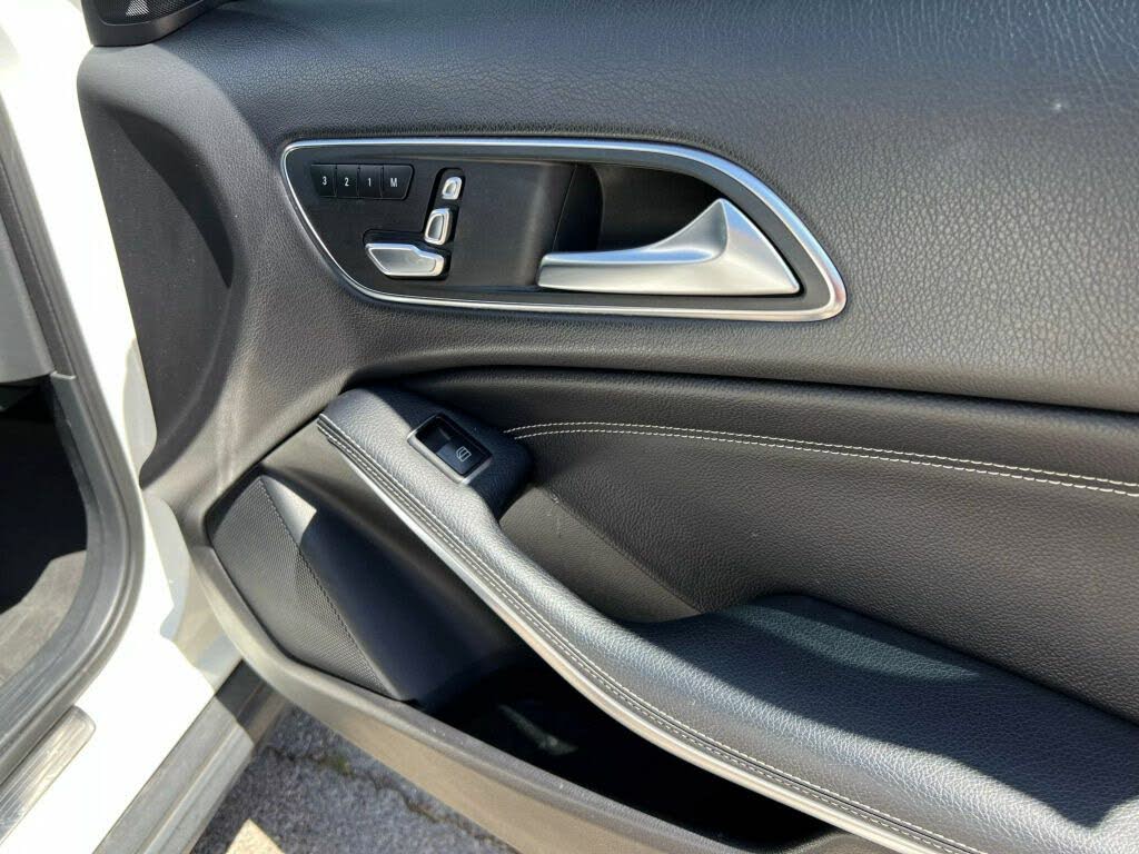 
								Mercedes-Benz GLA 250 4MATIC full									