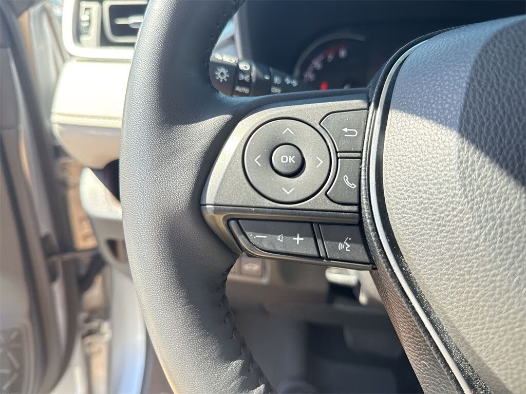 
								Toyota RAV4 Adventure AWD full									