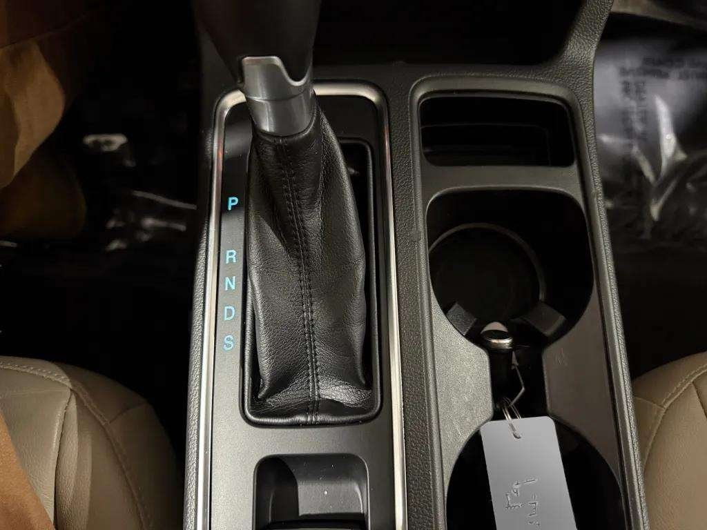 
								Ford Escape Titanium full									