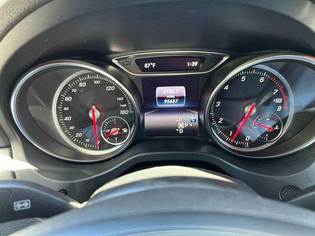 
								Mercedes-Benz GLA 250 4MATIC full									