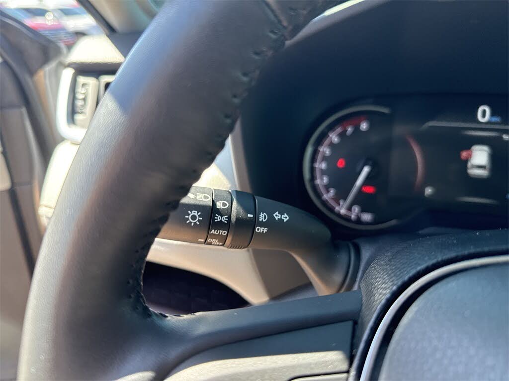 
								Toyota RAV4 Adventure AWD full									