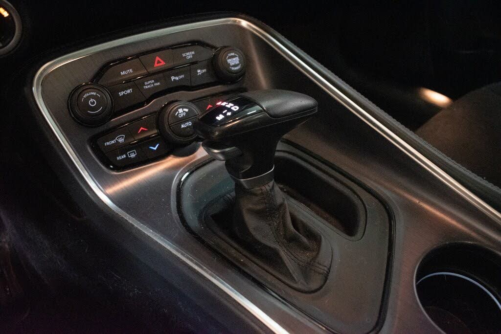 
								Dodge Challenger R/T Shaker RWD full									