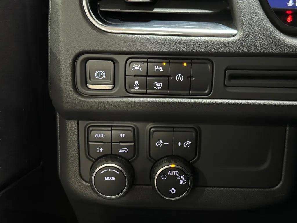 
								Chevrolet Tahoe RST Four Wheel Drive SUV full									