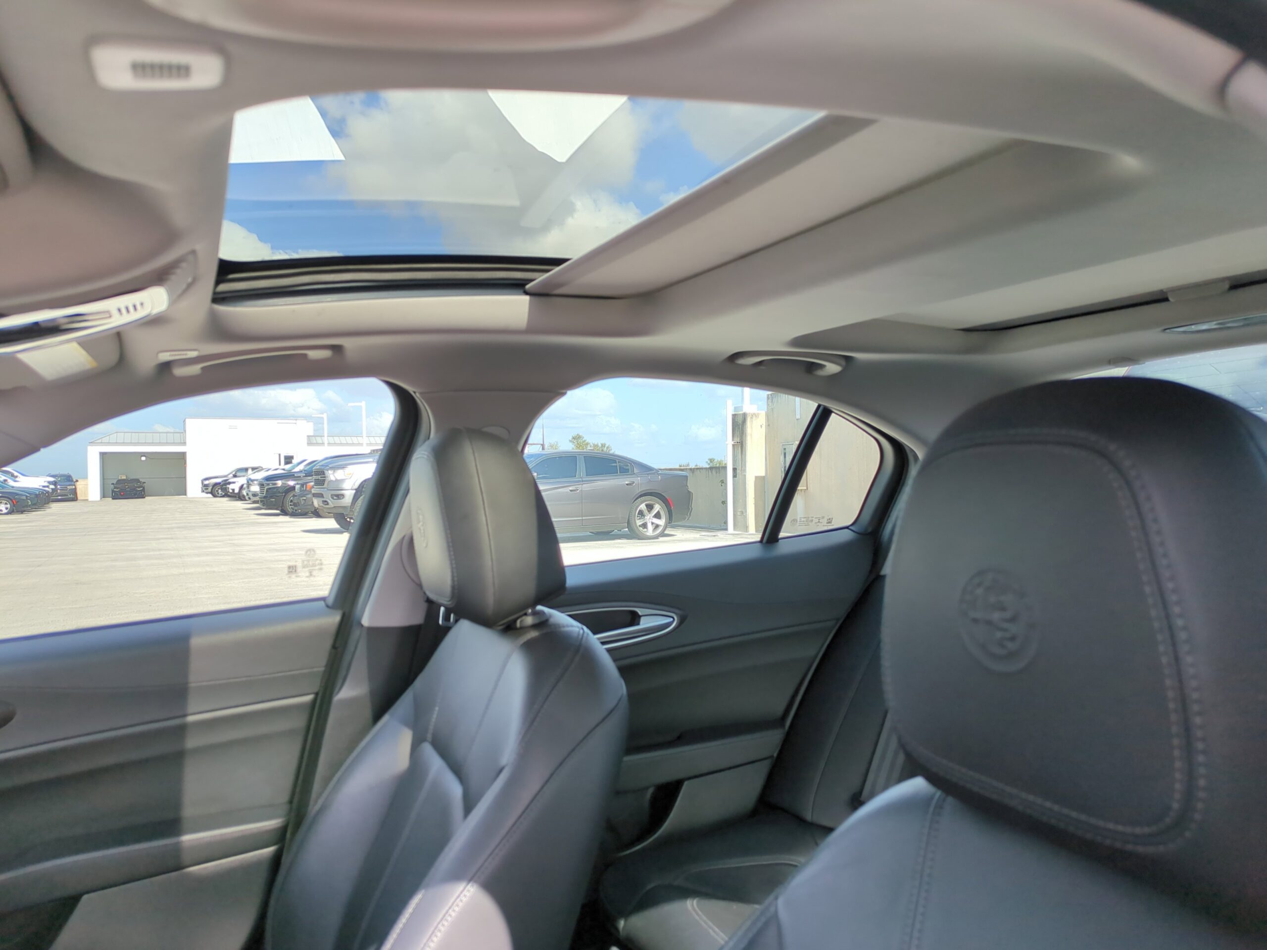
								2021 Alfa Romeo Giulia Ti AWD full									