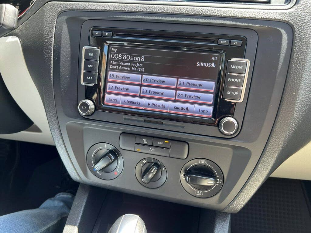
								Volkswagen Jetta S full									