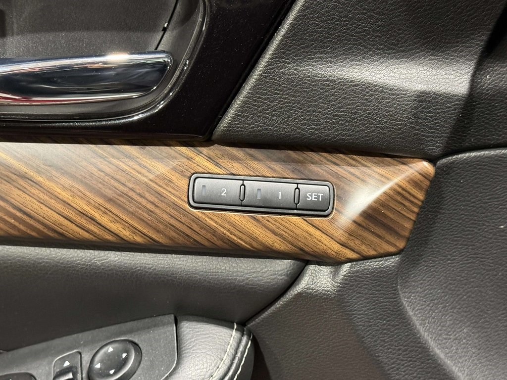 
								Nissan Maxima Platinum With Navigation full									