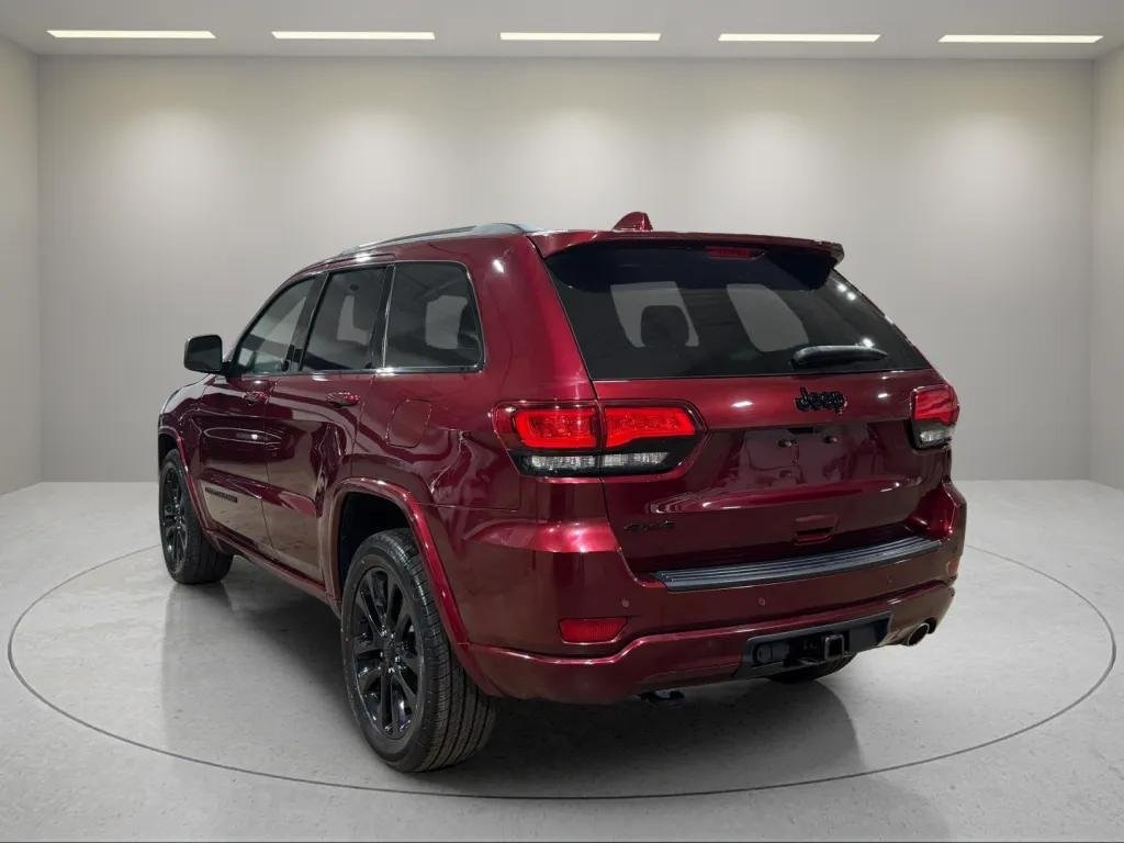 
								Jeep Grand Cherokee Altitude 4WD full									