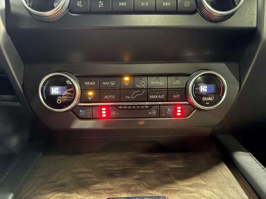 
								Ford Expedition Max Platinum With Navigation & 4WD full									