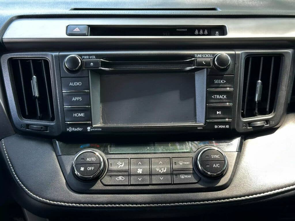 
								Toyota RAV4 XLE full									