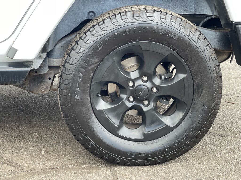 
								2016 Jeep Wrangler Unlimited Sahara 4WD full									