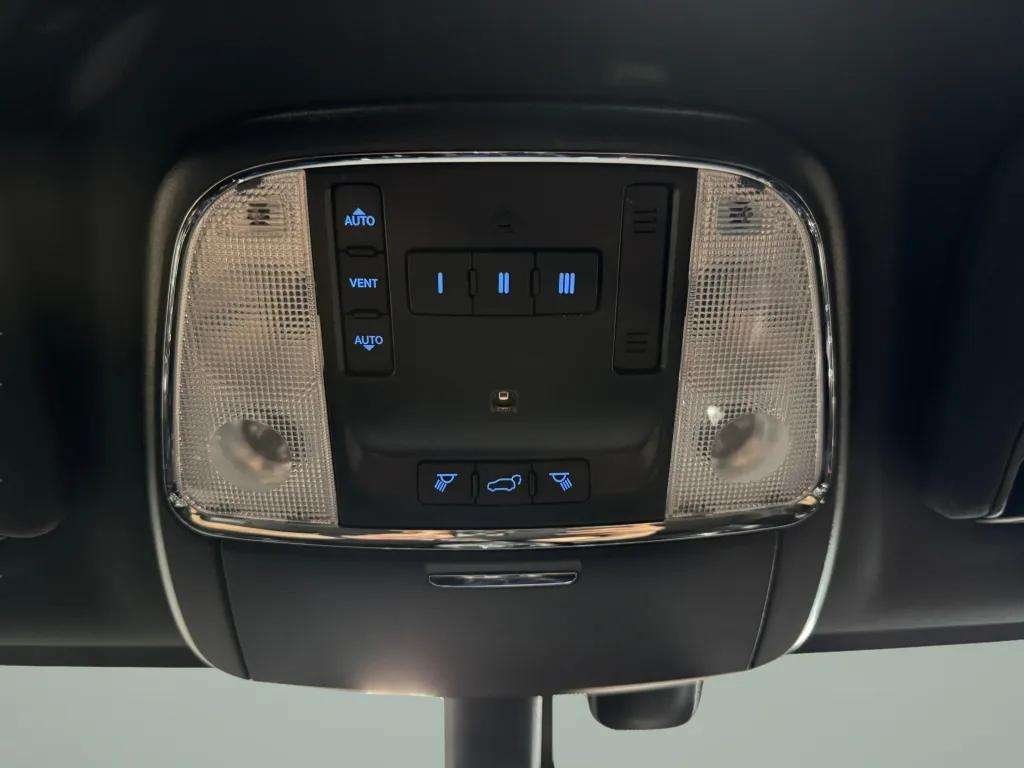 
								Jeep Grand Cherokee Altitude 4WD full									