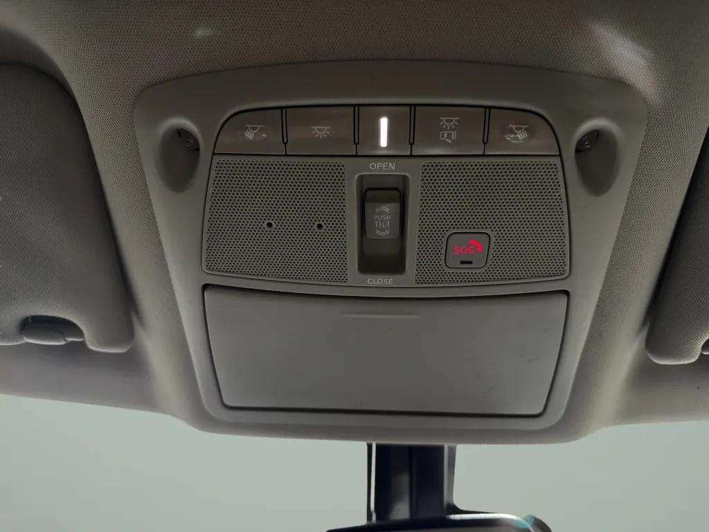 
								Nissan Maxima Platinum With Navigation full									