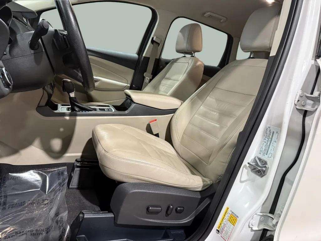 
								Ford Escape Titanium full									