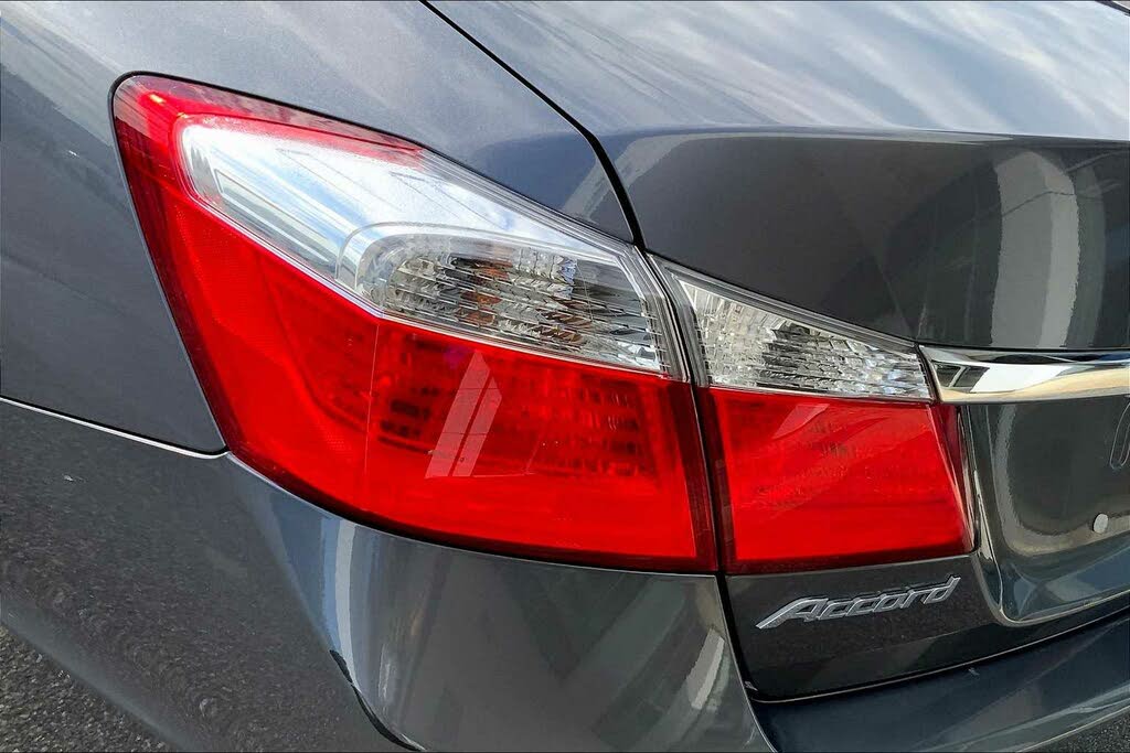 
								Honda Accord EX full									