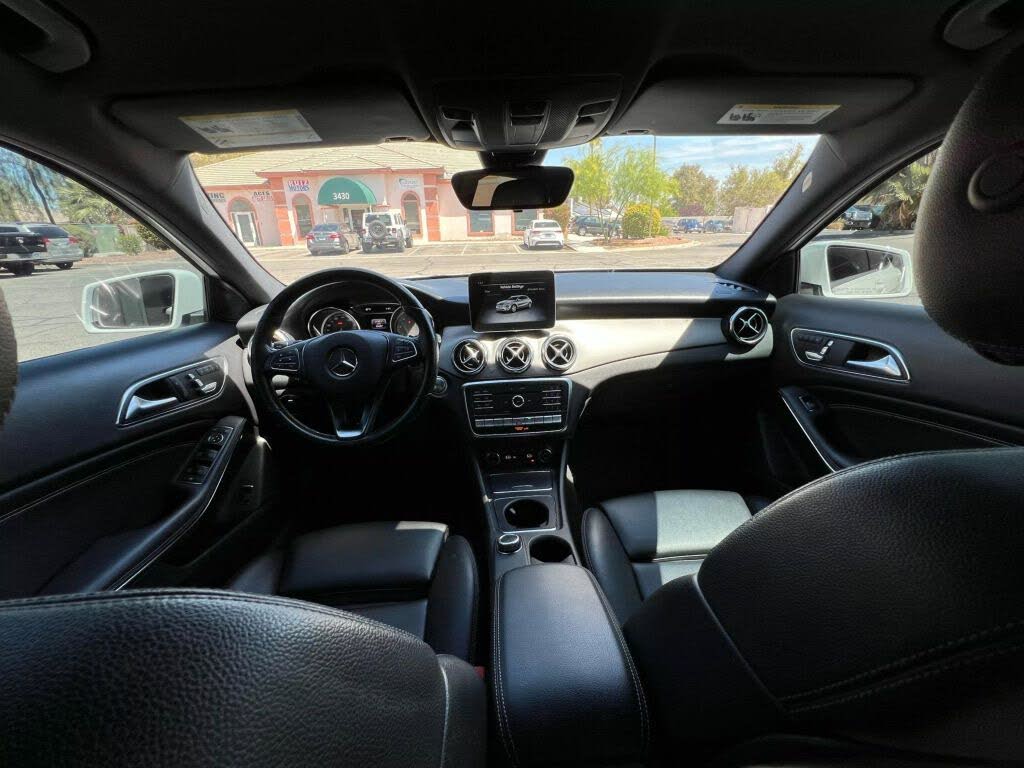 
								Mercedes-Benz GLA 250 4MATIC full									