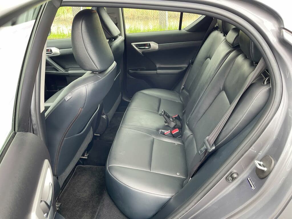 
								Lexus CT Hybrid 200h Premium FWD full									