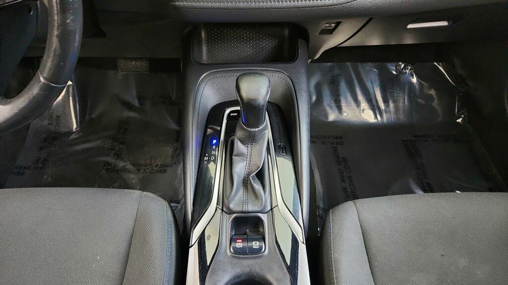 
								Toyota Corolla SE FWD full									