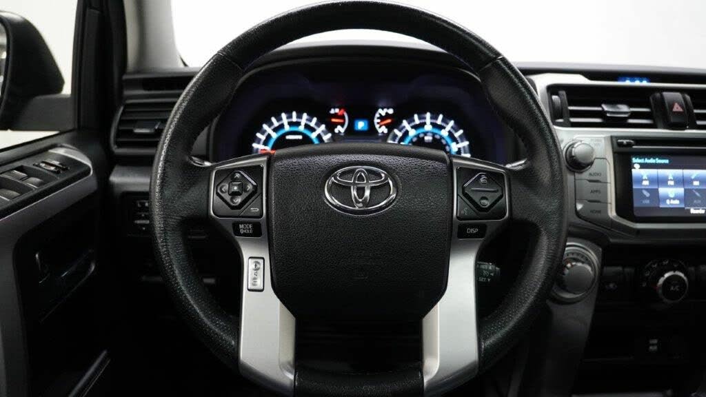 
								Toyota 4Runner SR5 Premium 4WD full									