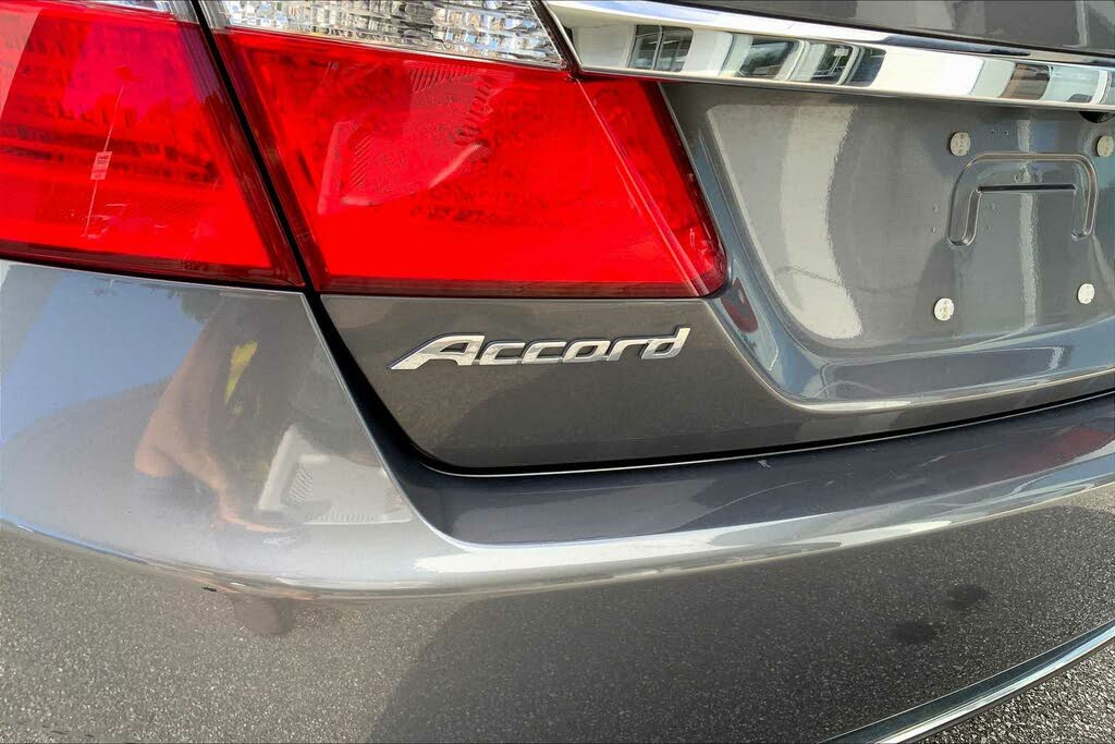 
								Honda Accord EX full									