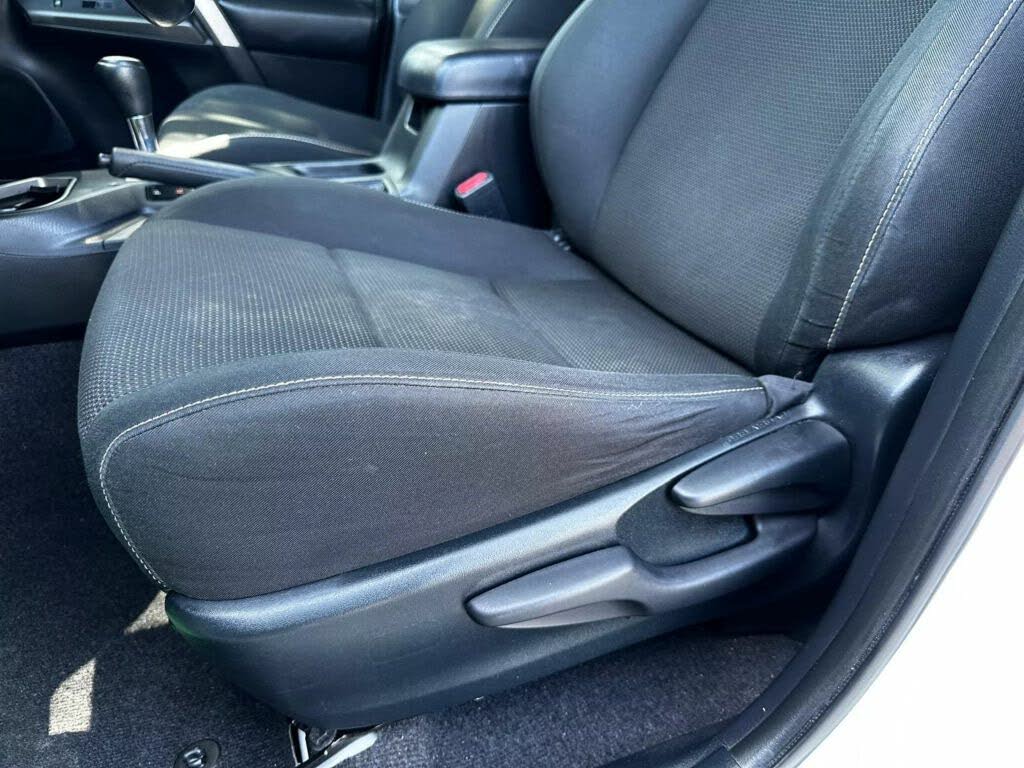 
								Toyota RAV4 XLE full									