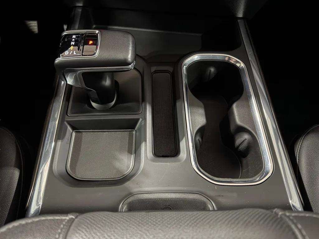 
								GMC Sierra 1500 SLT Four Wheel Drive Crew Cab full									