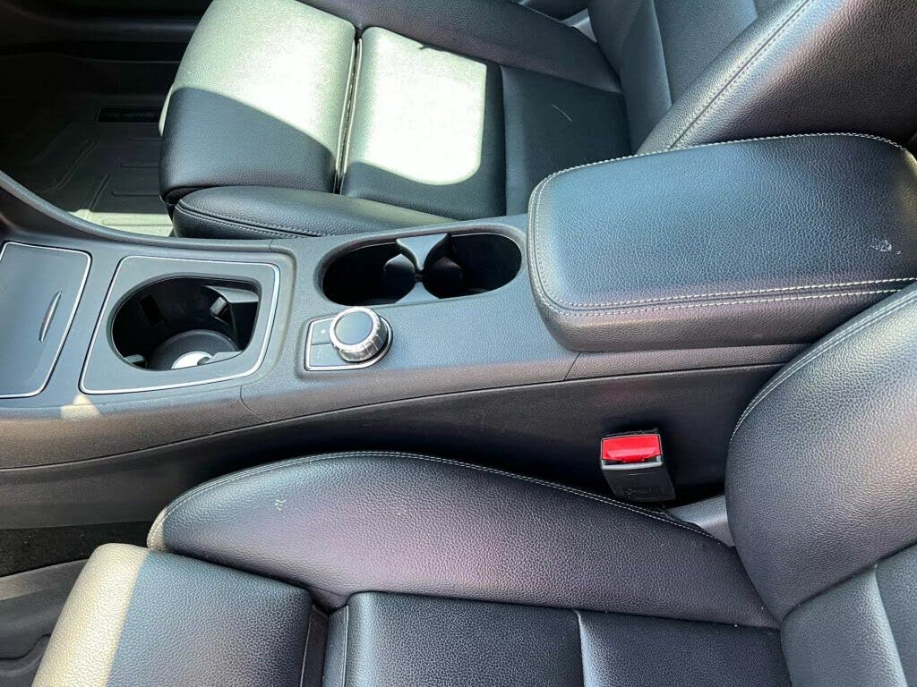 
								Mercedes-Benz GLA 250 4MATIC full									