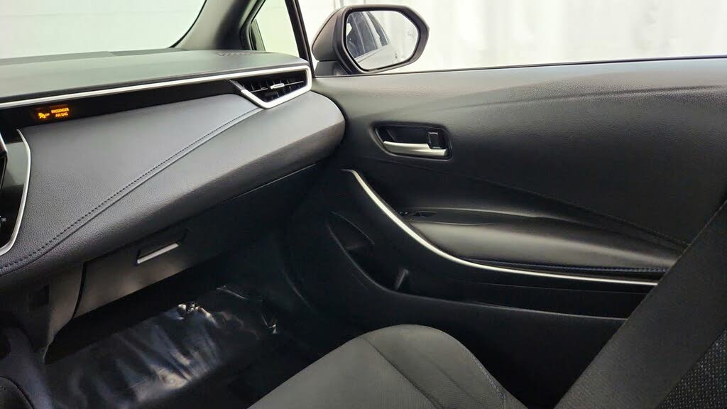 
								Toyota Corolla SE FWD full									