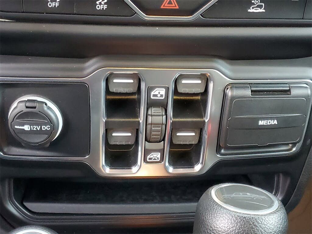 
								Jeep Gladiator Sport Crew Cab 4WD full									